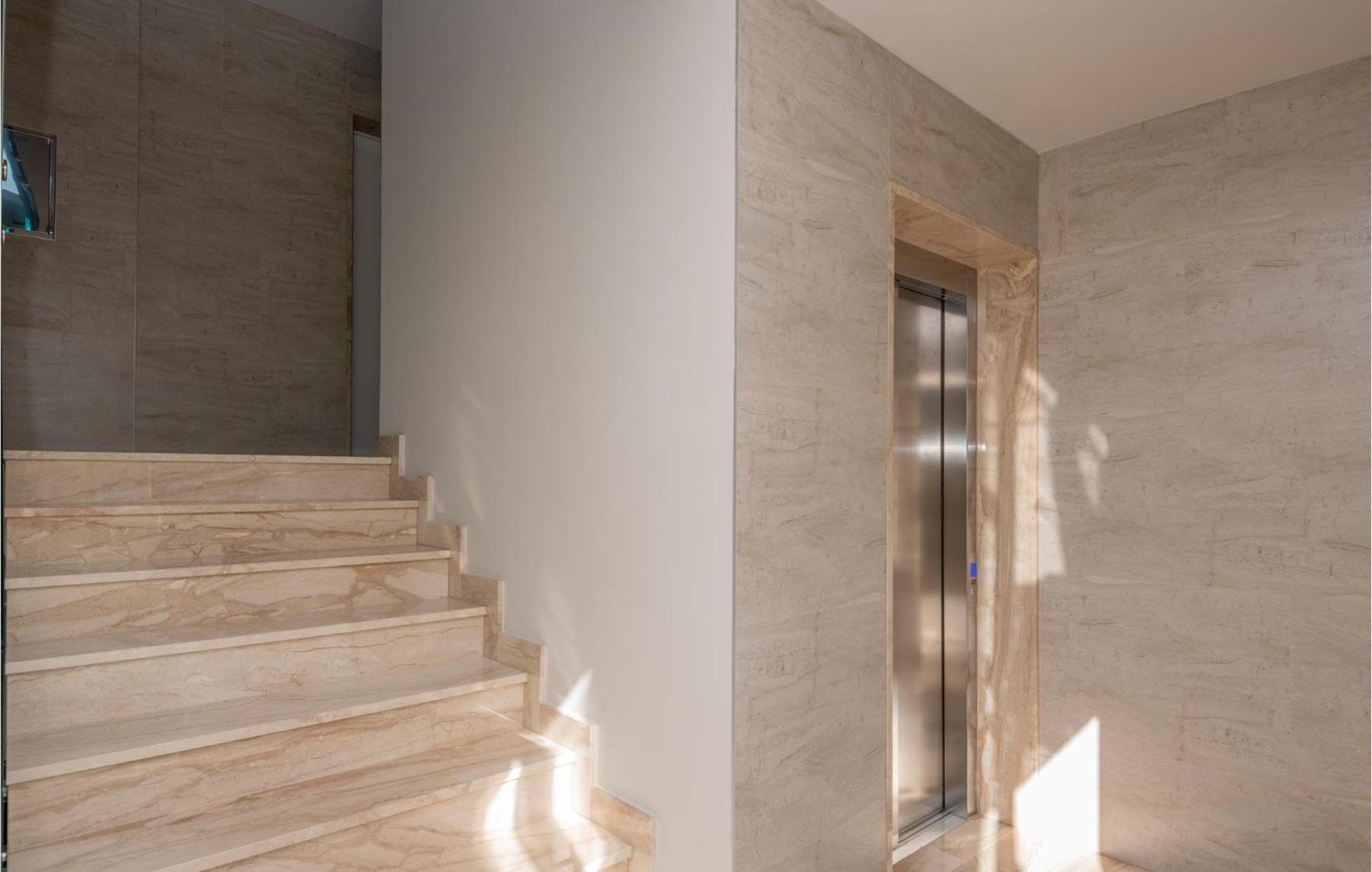 Stunning Apartment In Tucepi With Kitchen Esterno foto